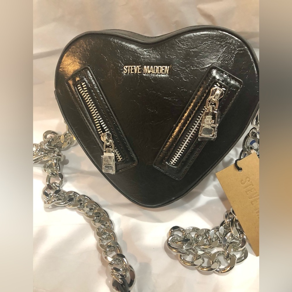Steve Madden black crinkled zippered heavy chain heart shaped crossbody bag‎ new